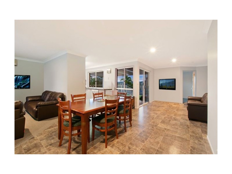 4 Pineview Drive, Oxenford QLD 4210