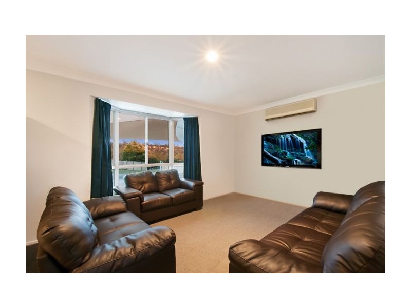 4 Pineview Drive, Oxenford QLD 4210