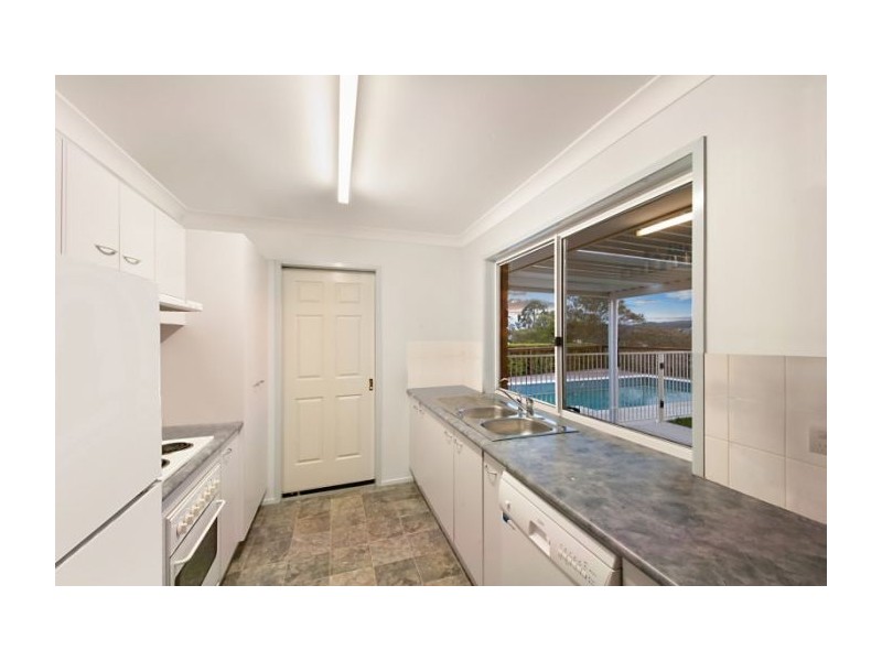 4 Pineview Drive, Oxenford QLD 4210