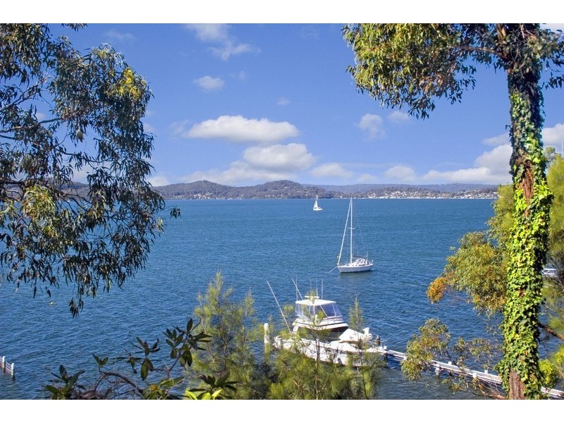 37 Coogee Road, Point Clare NSW 2250