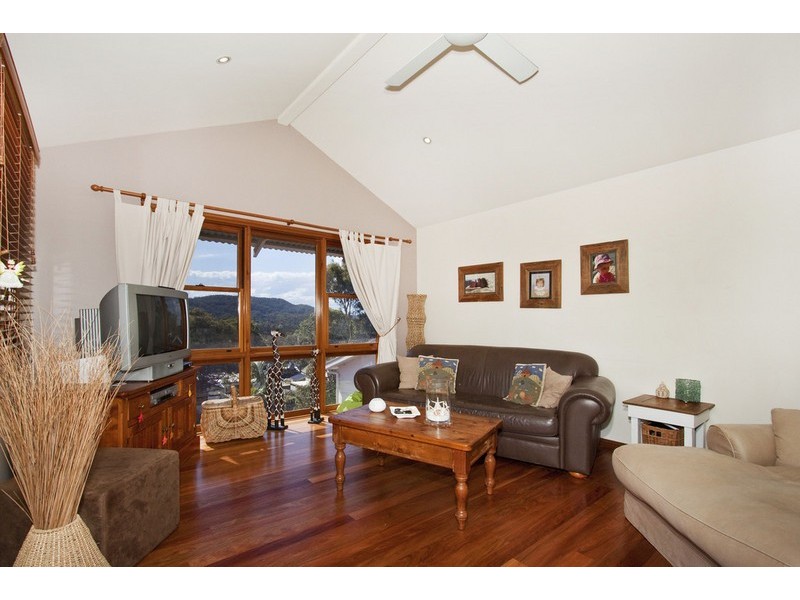 13 Noorong Avenue, Forresters Beach NSW 2260