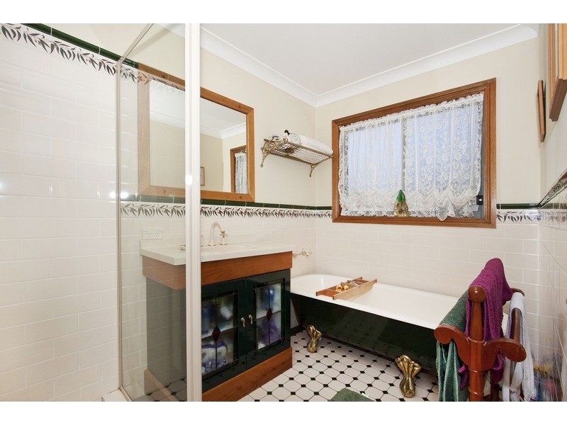 13 Noorong Avenue, Forresters Beach NSW 2260