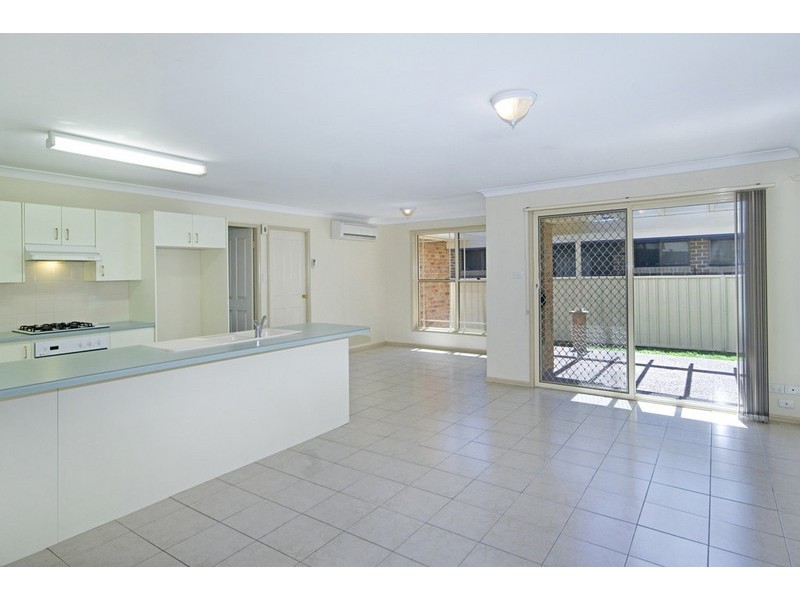 8 McKellar Close, Point Clare NSW 2250