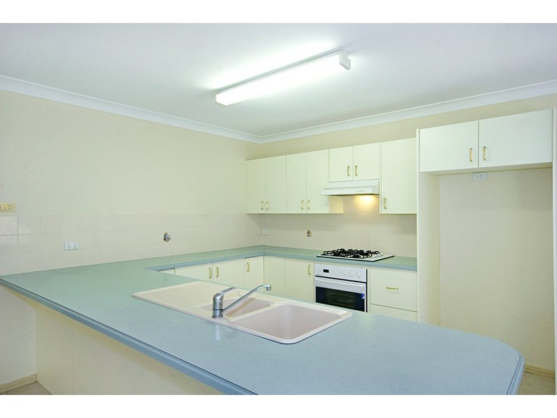 8 McKellar Close, Point Clare NSW 2250