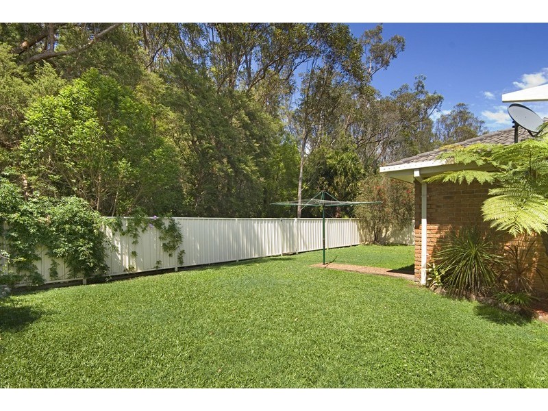 8 McKellar Close, Point Clare NSW 2250