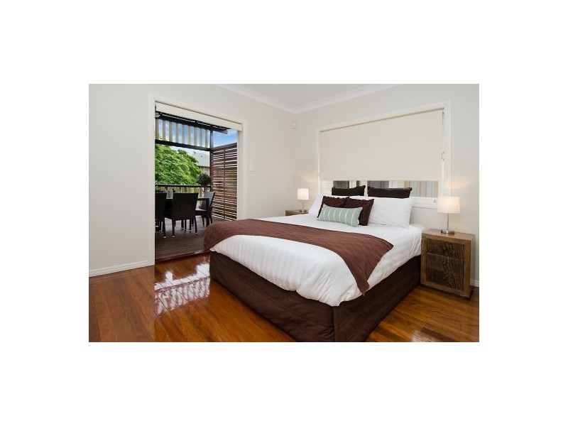 19 Dowar Street, Coorparoo QLD 4151