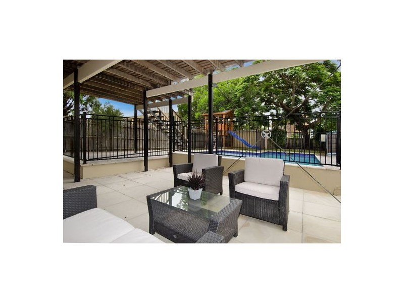 19 Dowar Street, Coorparoo QLD 4151