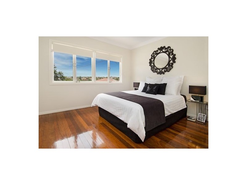 19 Dowar Street, Coorparoo QLD 4151