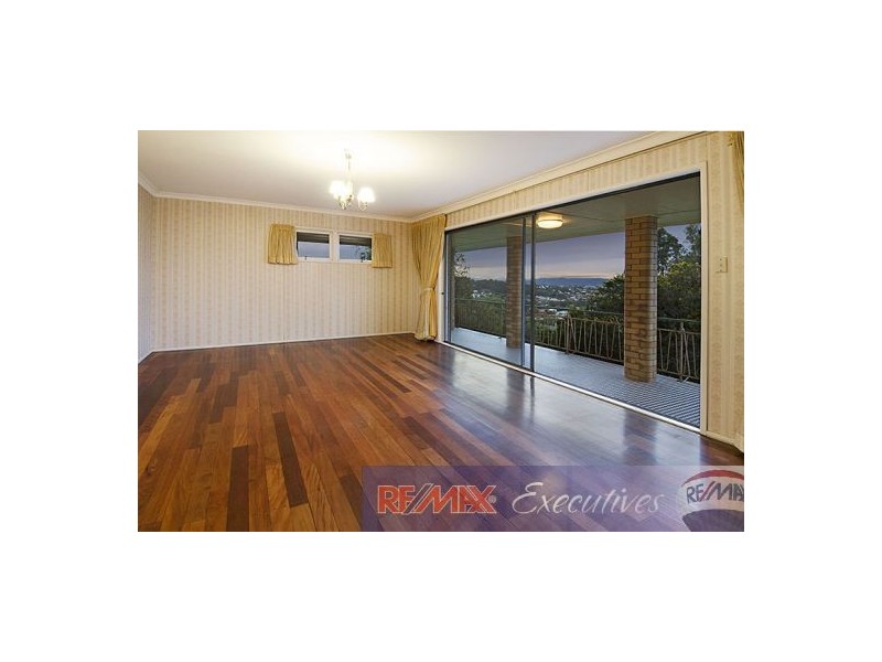 65 Kneale Street, Holland Park West QLD 4121