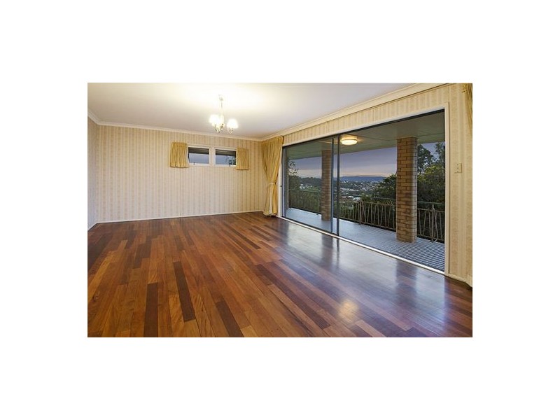 65 Kneale Street, Holland Park West QLD 4121