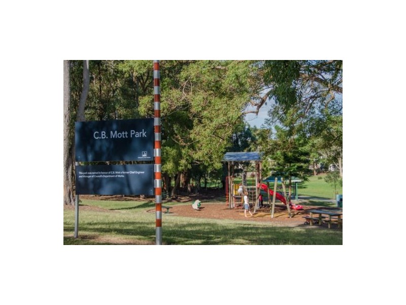 1 / 42 Latimer Street, Holland Park QLD 4121