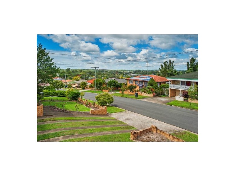 18 Tandanya Street, Mansfield QLD 4122