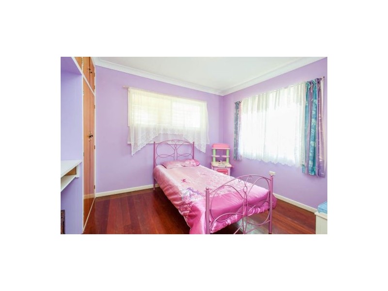 18 Tandanya Street, Mansfield QLD 4122