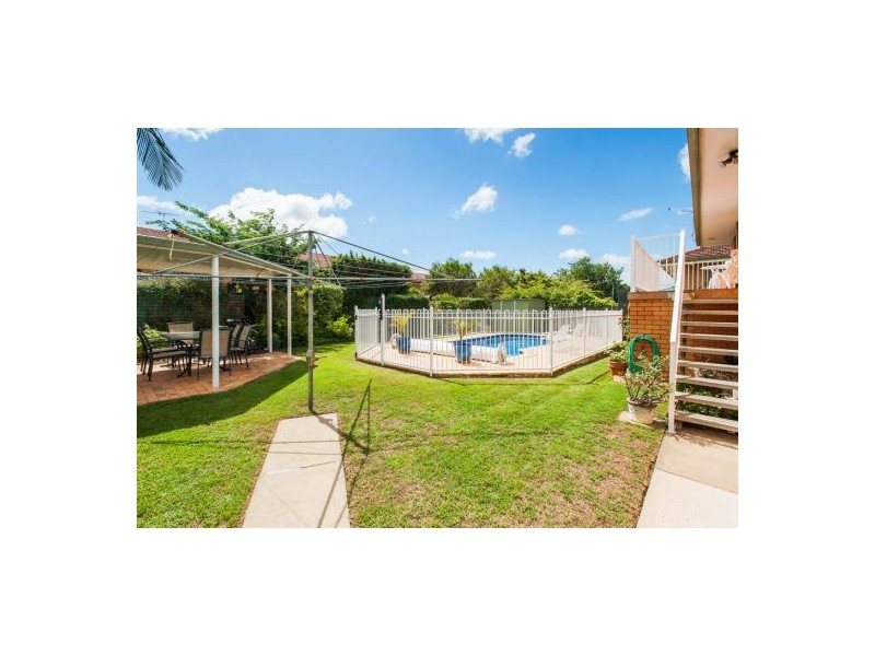 18 Tandanya Street, Mansfield QLD 4122