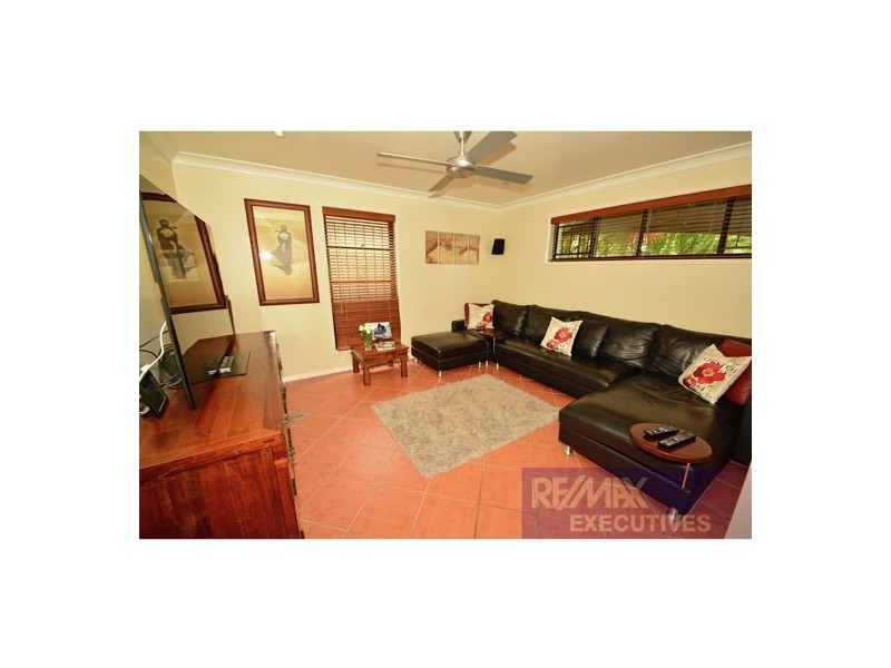 30 Estate Place, Holland Park West QLD 4121