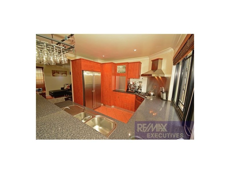 30 Estate Place, Holland Park West QLD 4121