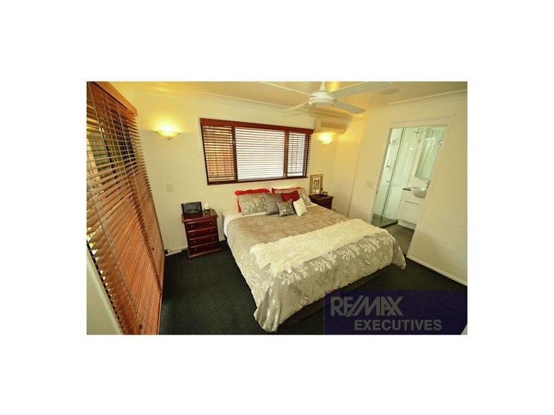 30 Estate Place, Holland Park West QLD 4121