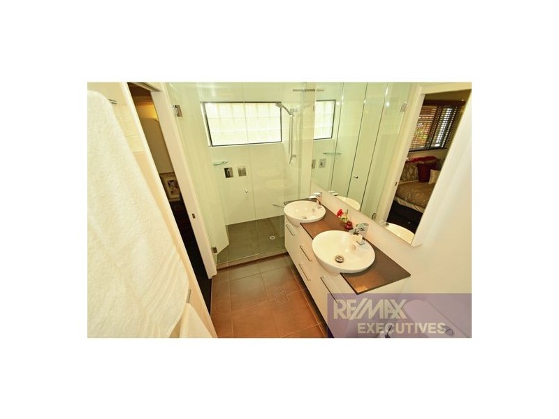 30 Estate Place, Holland Park West QLD 4121