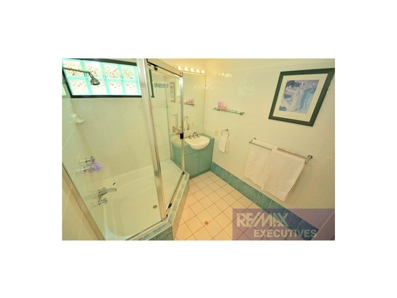 30 Estate Place, Holland Park West QLD 4121