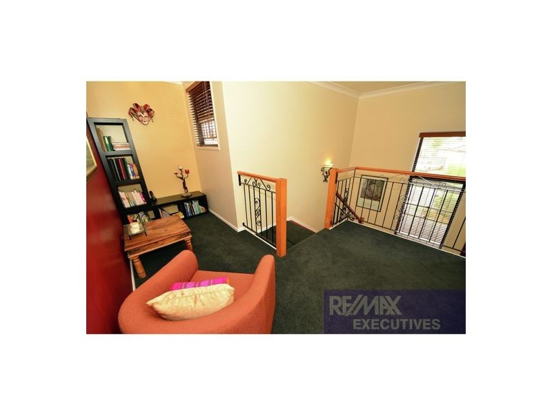 30 Estate Place, Holland Park West QLD 4121