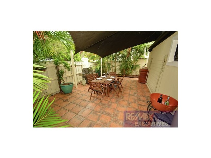 30 Estate Place, Holland Park West QLD 4121