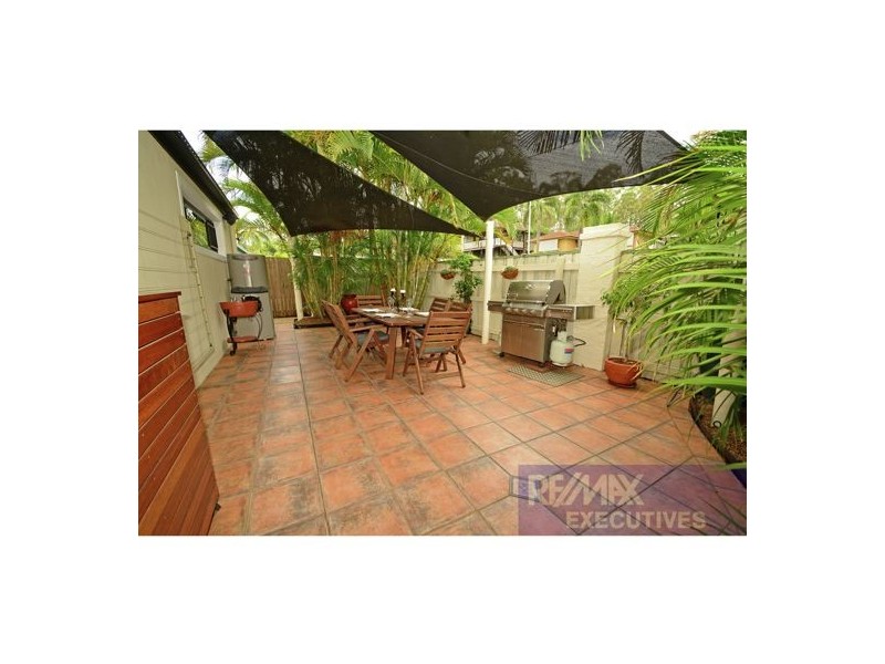 30 Estate Place, Holland Park West QLD 4121