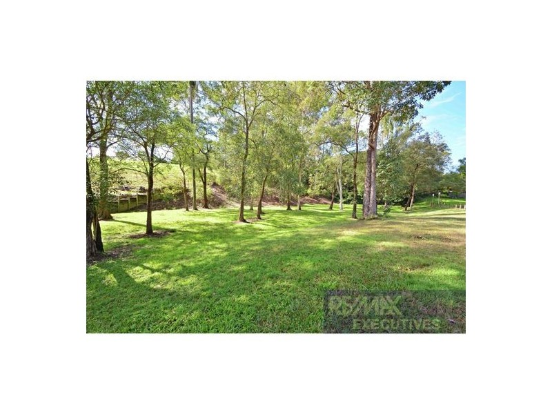 30 Estate Place, Holland Park West QLD 4121