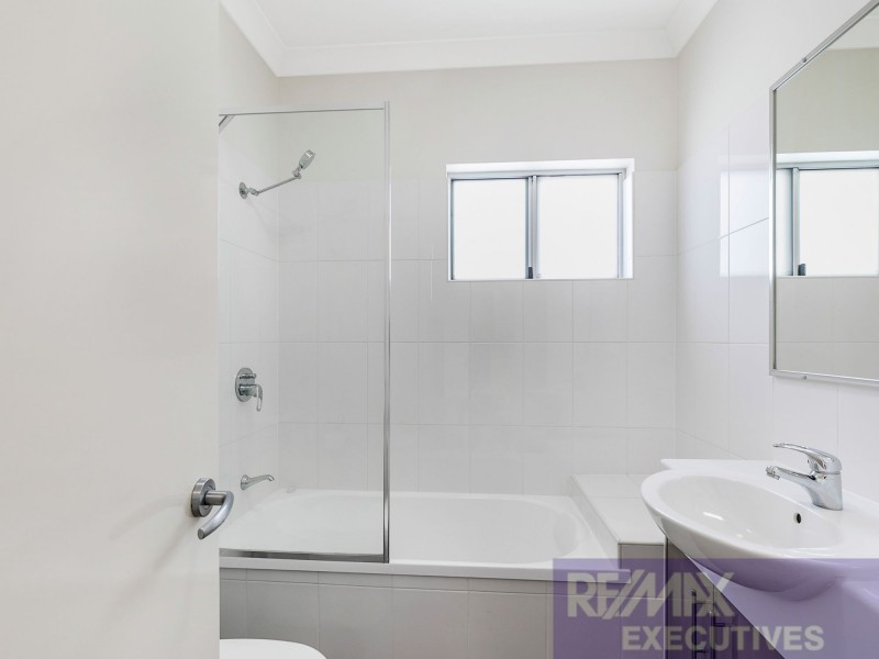 8/15 Rolle Street, Holland Park West QLD 4121