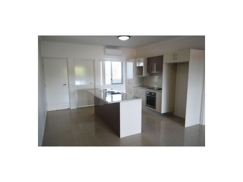 8/15 Rolle Street, Holland Park West QLD 4121