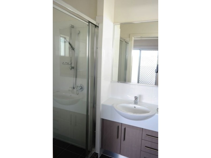 8/15 Rolle Street, Holland Park West QLD 4121
