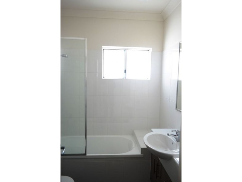 8/15 Rolle Street, Holland Park West QLD 4121
