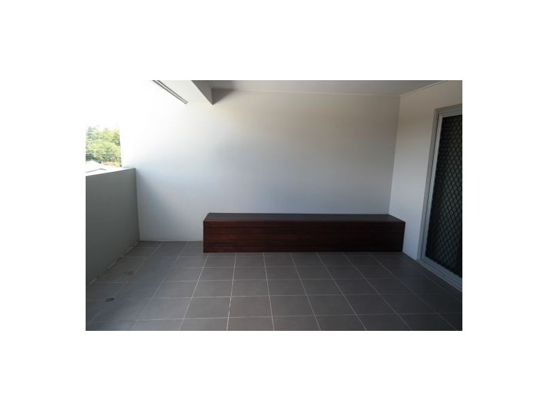 8/15 Rolle Street, Holland Park West QLD 4121