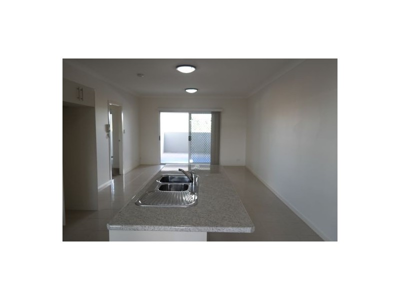 8/15 Rolle Street, Holland Park West QLD 4121