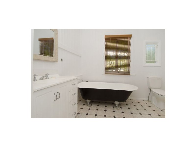 12 Harold Street, Holland Park QLD 4121