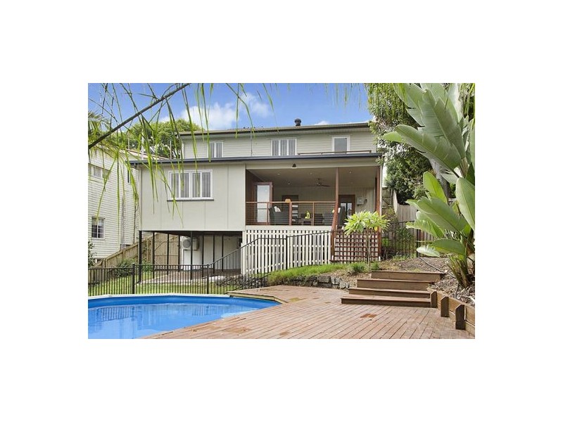 569 Cavendish Road, Coorparoo QLD 4151