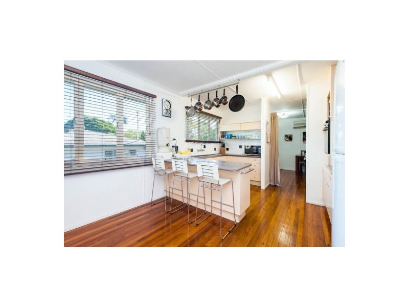 147 Wecker Rd, Mansfield QLD 4122