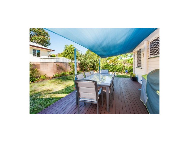 147 Wecker Rd, Mansfield QLD 4122