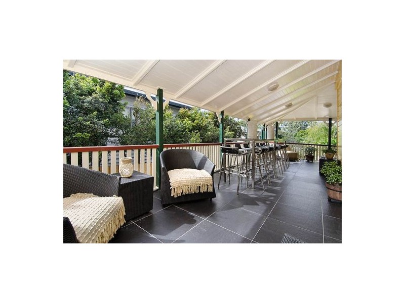 10 Murton Ave, Holland Park QLD 4121
