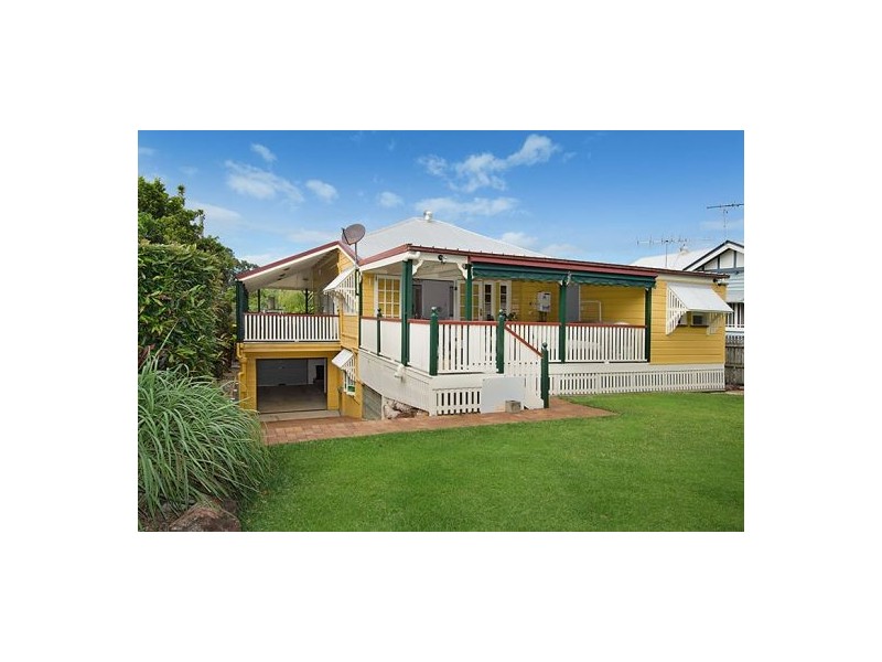 10 Murton Ave, Holland Park QLD 4121