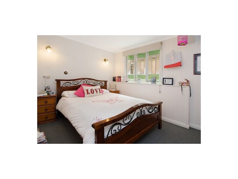 10 Murton Ave, Holland Park QLD 4121