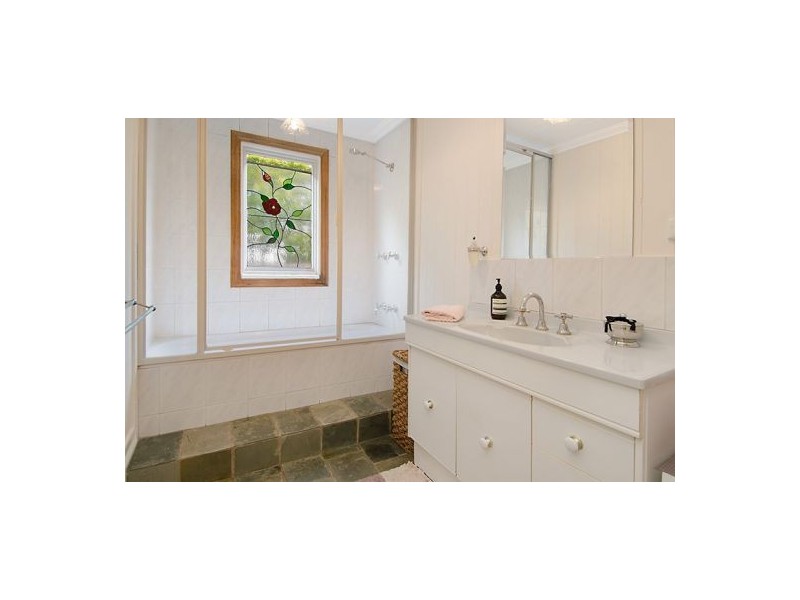 10 Murton Ave, Holland Park QLD 4121