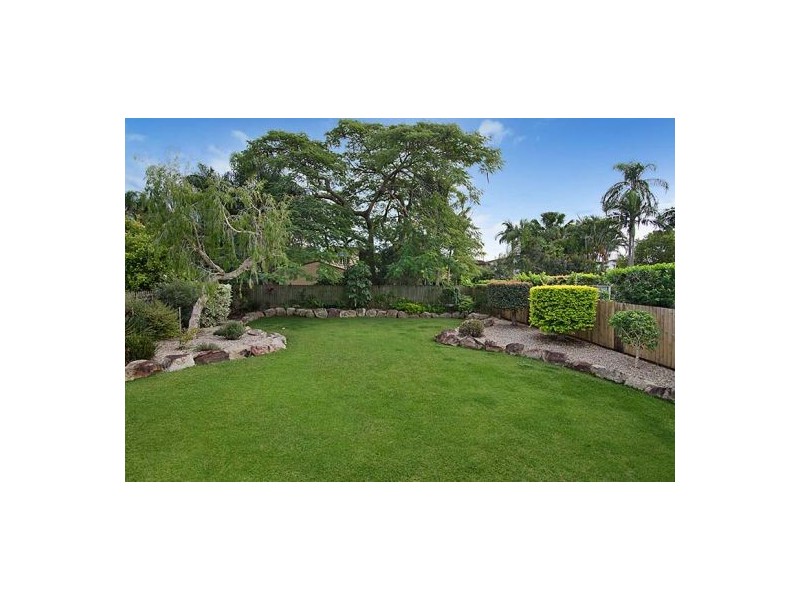 10 Murton Ave, Holland Park QLD 4121