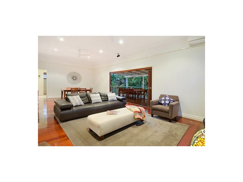 14 Trundle Street, Coorparoo QLD 4151
