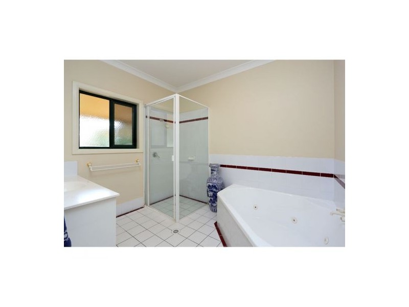 45 Oatland Crescent, Holland Park West QLD 4121