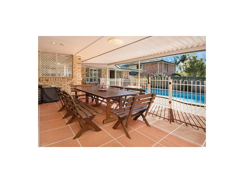 9 Lexington Place, Wishart QLD 4122