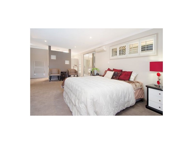 9 Lexington Place, Wishart QLD 4122