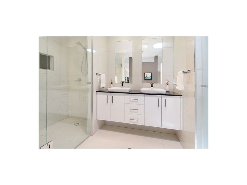 9 Lexington Place, Wishart QLD 4122