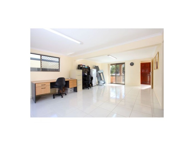 8 McCracken Street, Wishart QLD 4122