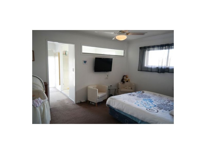 18 Grunert Street, Holland Park QLD 4121