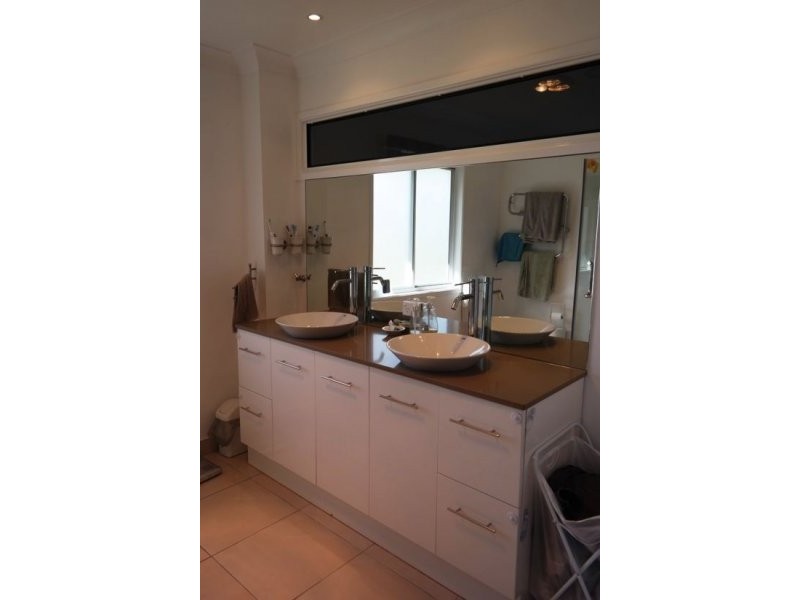 18 Grunert Street, Holland Park QLD 4121